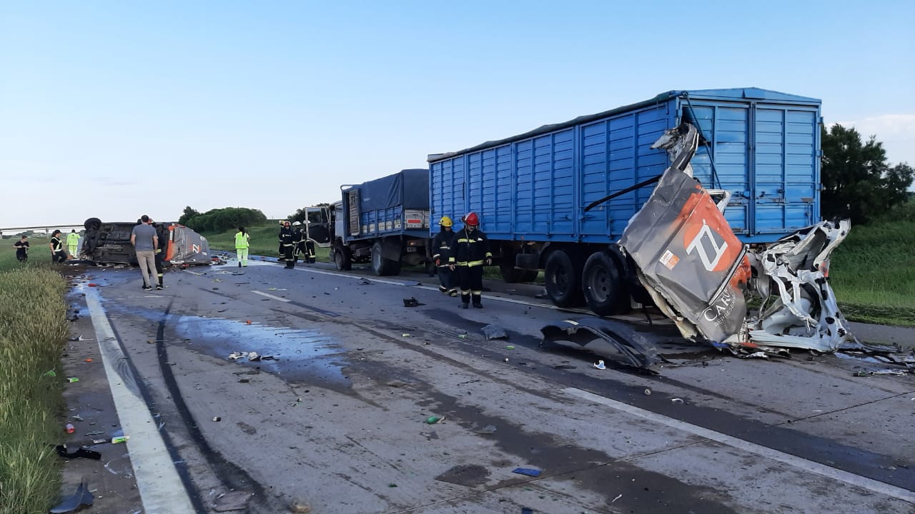 Fallece un acompañante por un accidente por alcance en autopista kilómetro 372 Rosario-Córdoba