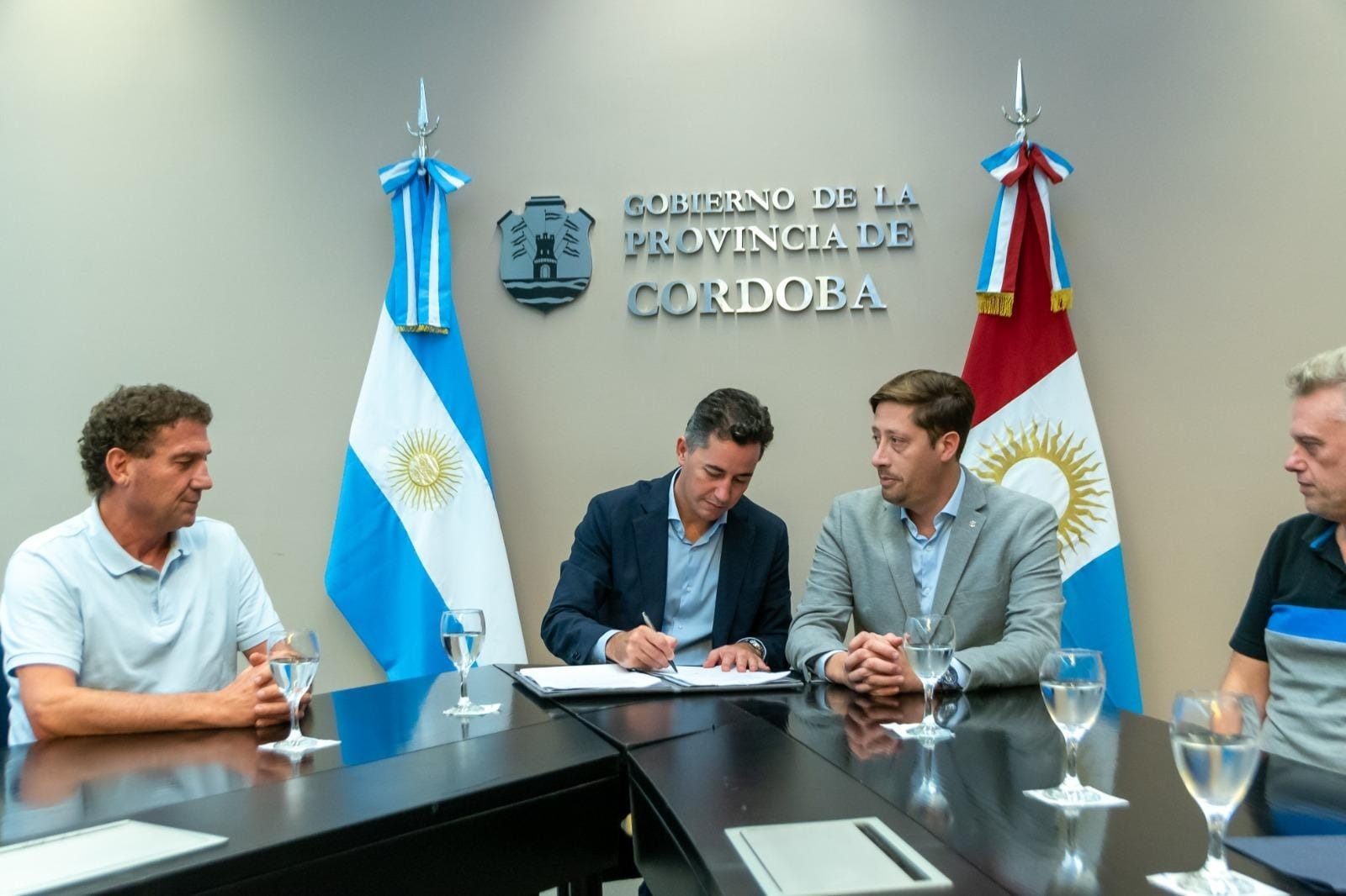 La Provincia firmó el acuerdo salarial con la Unión de Educadores de la Provincia de Córdoba