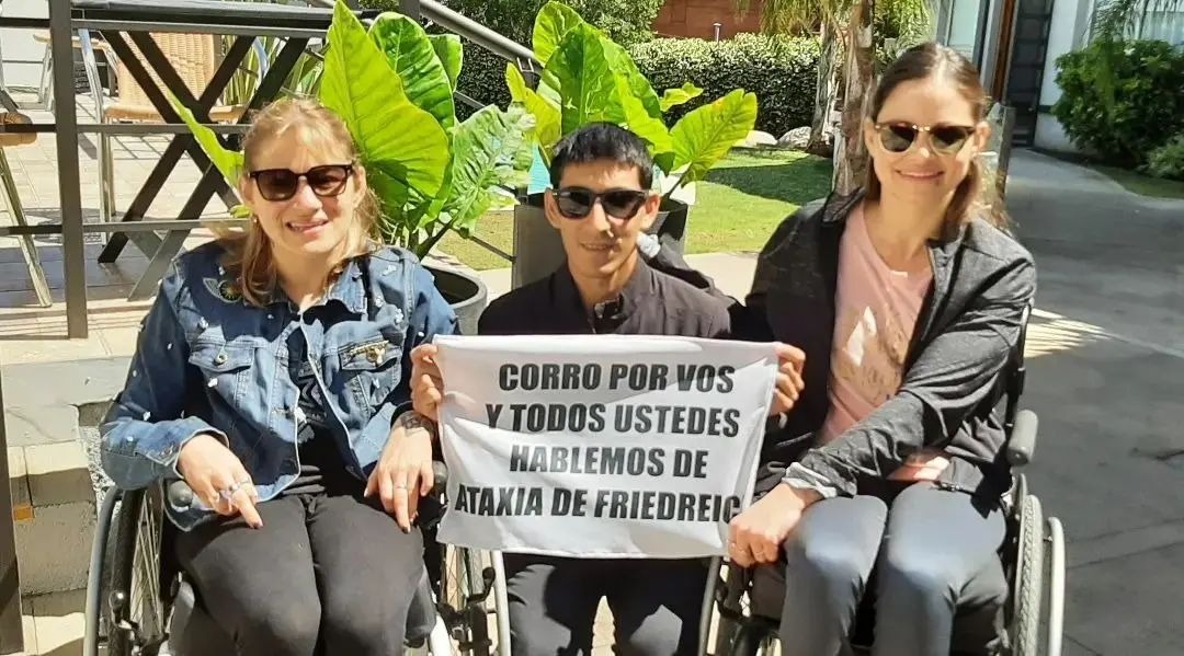 Ataxia de Friedreich, Una enfermedad incurable: “Mi novia y mi cuñada están en sillas de ruedas, me inspira verlas levantarse todos los días y no bajar los brazos”