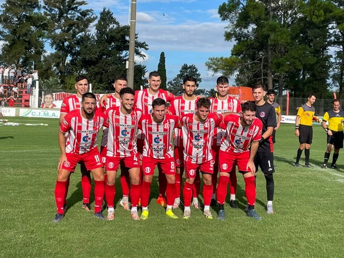 Argentino tuvo mayores ocasiones pero no pudo convertir y en la única de Sarmiento se llevó el triunfo por 1 a 0