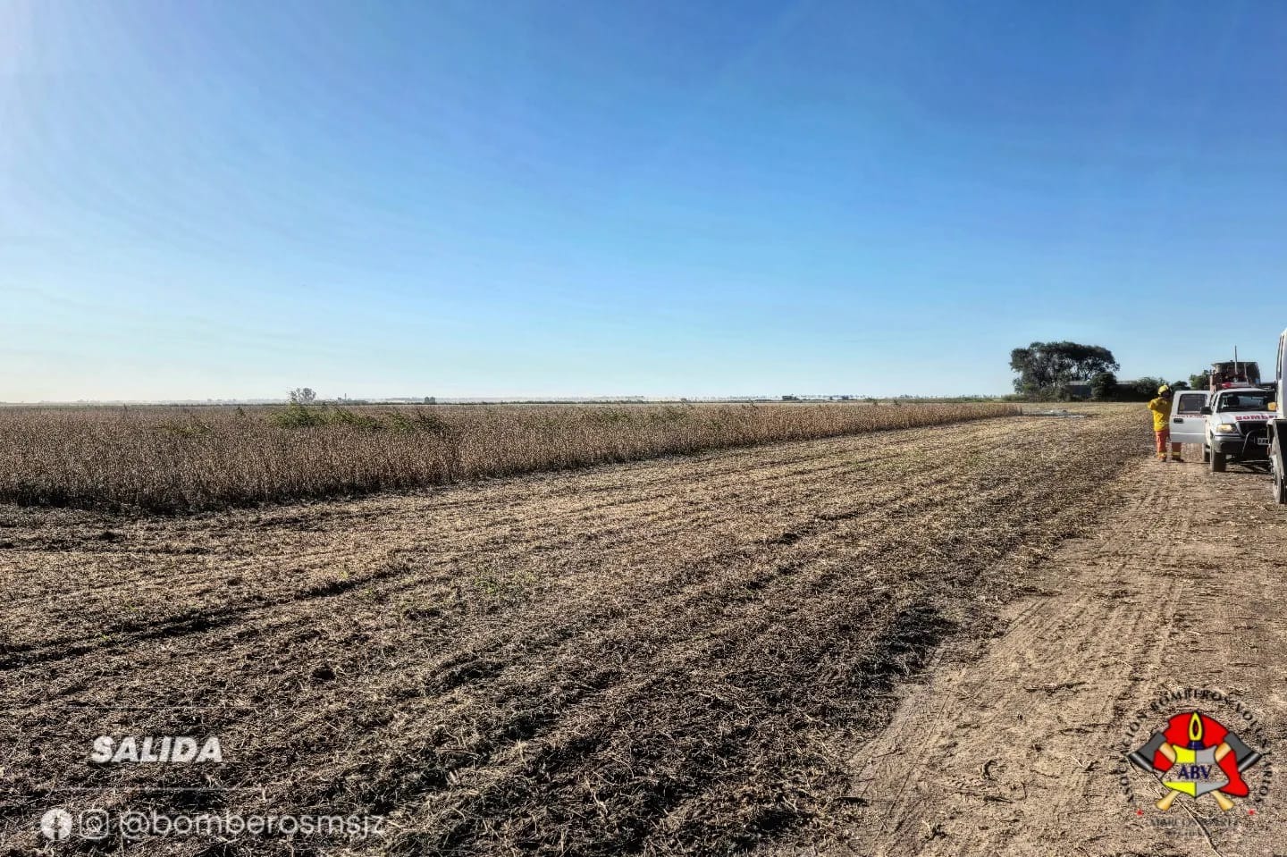 Incendio en un campo de soja 20 kilómetros al sureste de Marcos Juárez