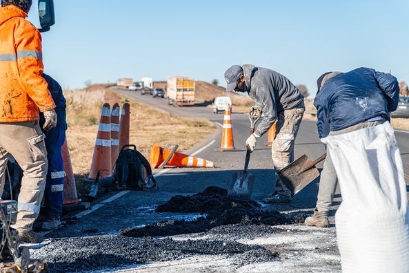 Comenzaron el bacheo de la ruta 178 que necesita una intervención urgente
