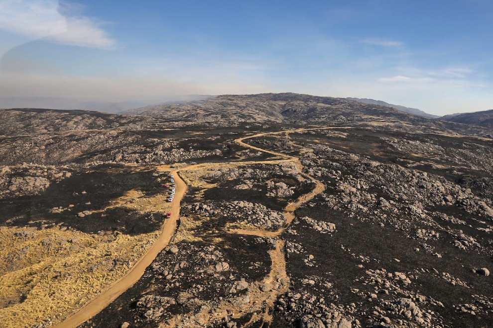Champaquí: baja la intensidad del fuego y hoy esperan contenerlo