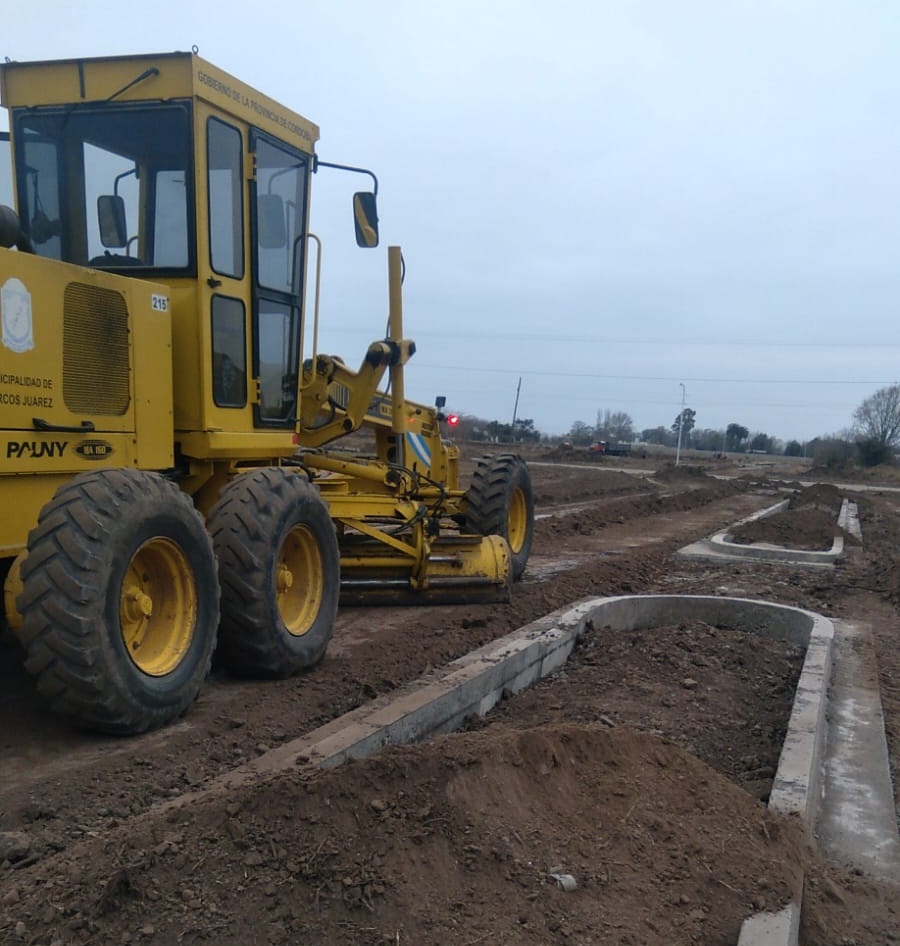 Trabajos de luminaria y tareas de bacheo en el comienzo de la semana en Marcos Juárez