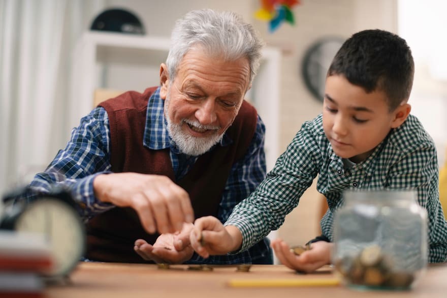 Por qué se celebra hoy el Día de los Abuelos y 10 frases célebres para enviarles
