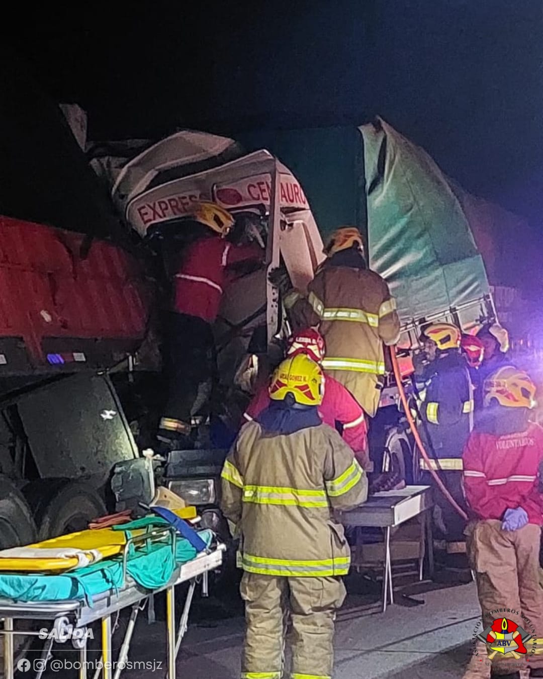 Dos conductores heridos tras chocar en autopista kilómetro 436