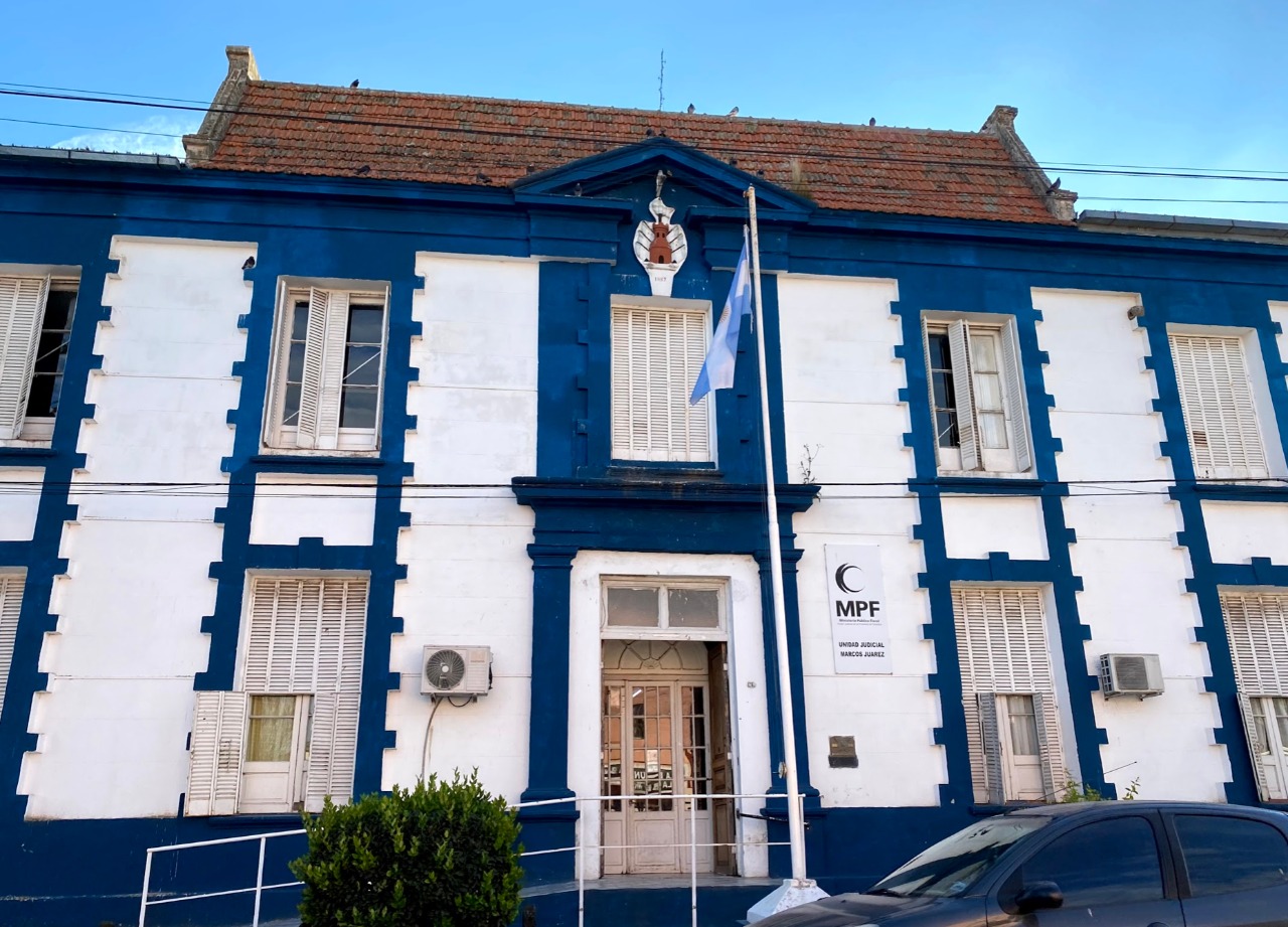 Agredió a su pareja y a otro hombre con un cuchillo de cocina