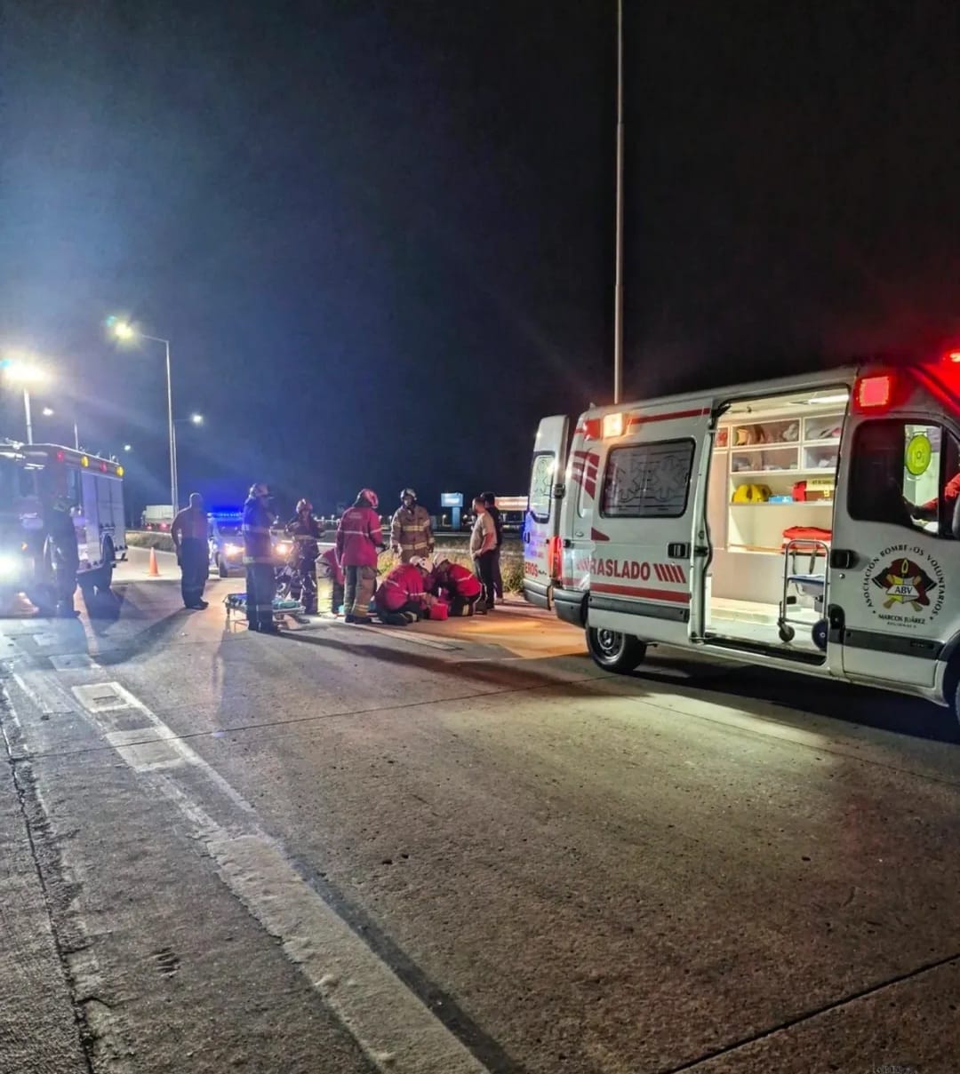 Un motociclista herido en un accidente con un auto en la Autopista altura Marcos Juárez