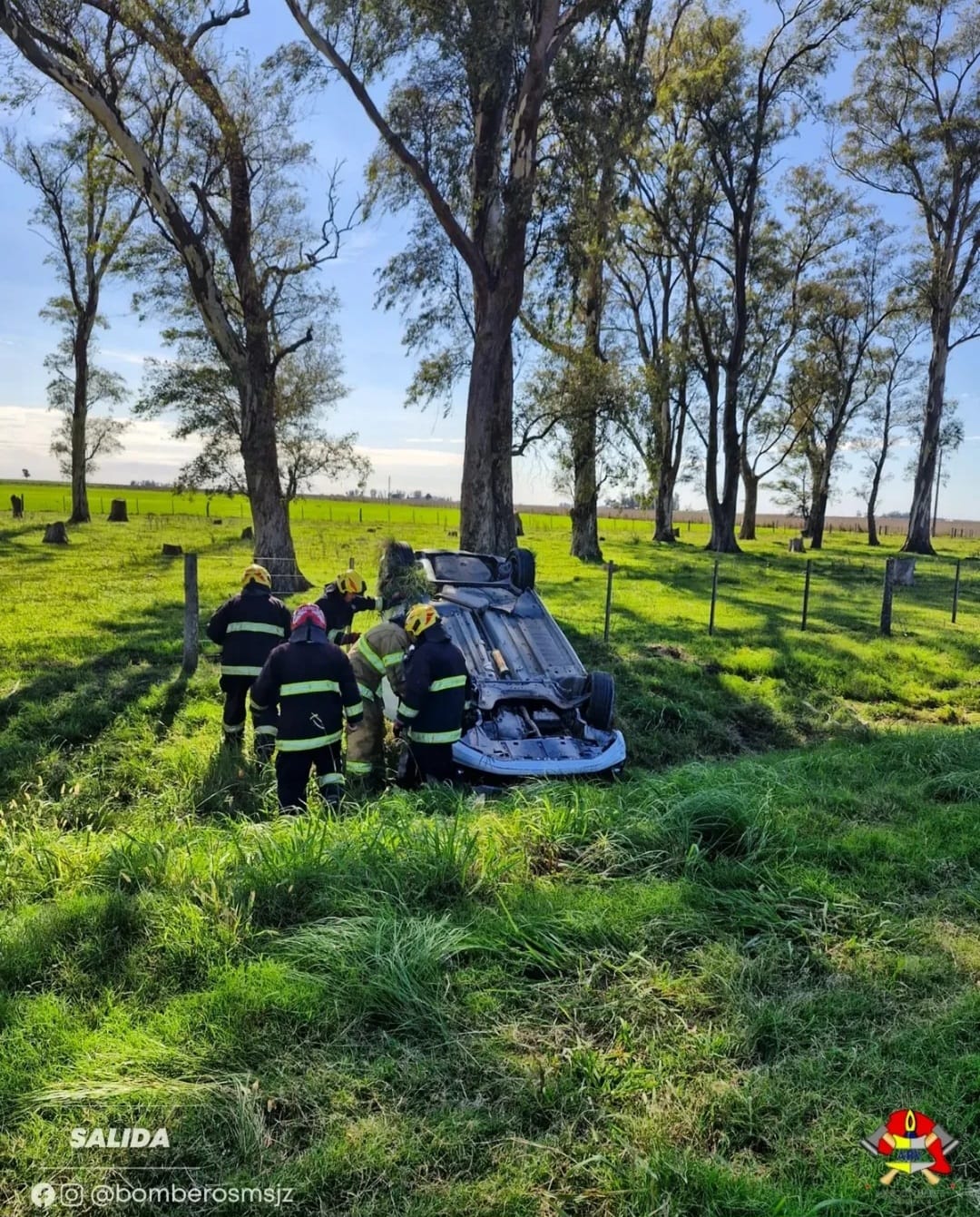 Accidente vehicular en el kilómetro 454 de la Ruta 9 por el vuelco solitario de un automóvil