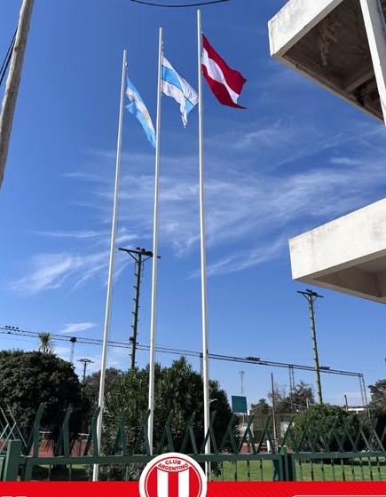 Argentino renovó los mástiles y reubicó las banderas