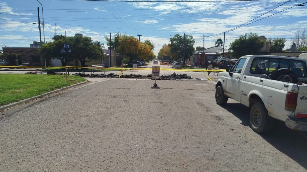 Cooperativa Sudeste comienza con los arreglos de las tuberías en la calle Brasil