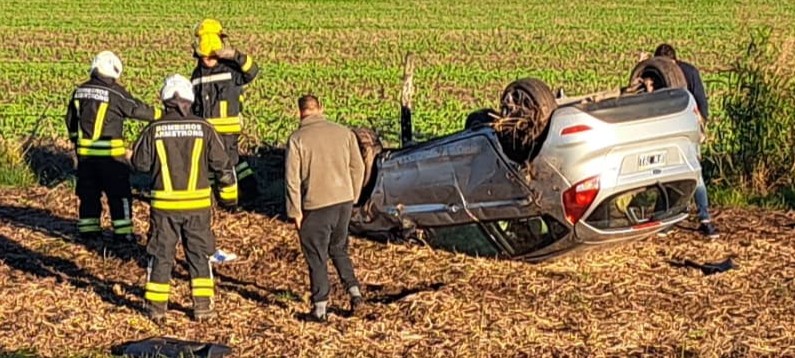 Una mujer resultó herida luego de un vuelco en solitario