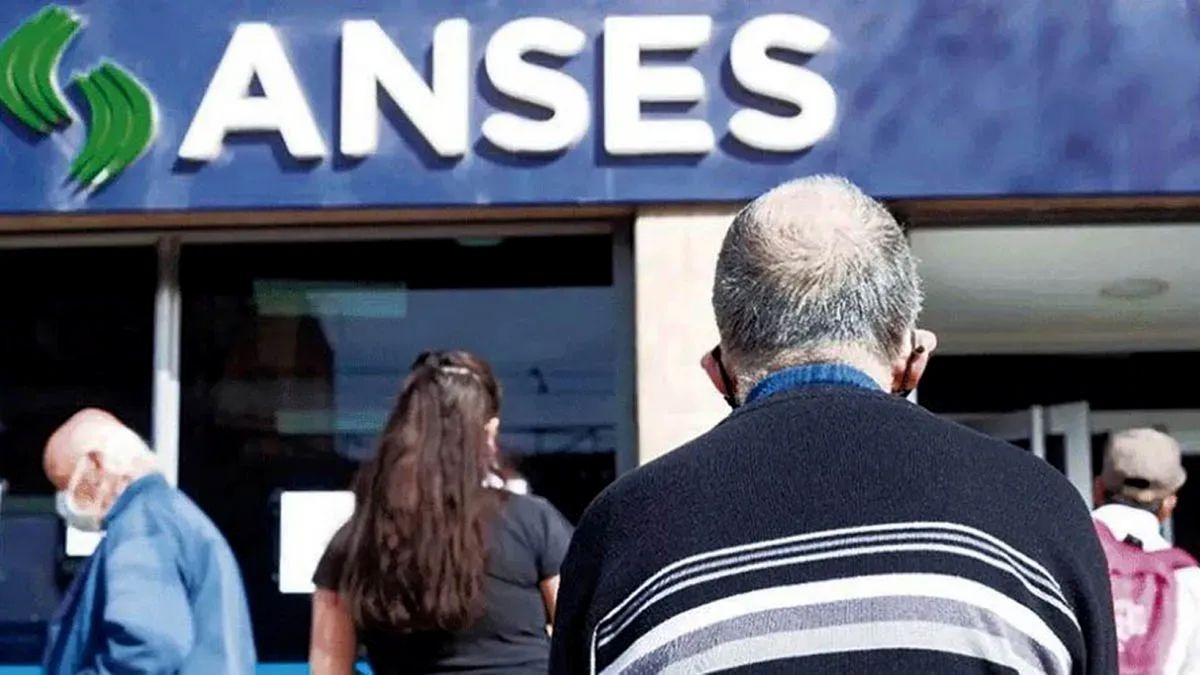 El Gobierno oficializó los valores mínimos y máximos para jubilados desde mayo