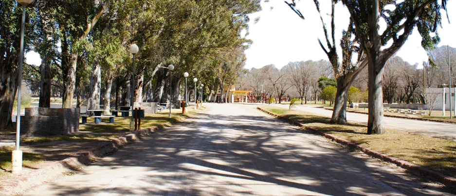 Dos Jóvenes chocaron contra un árbol en la costanera de Cruz Alta y resultaron con lesiones graves