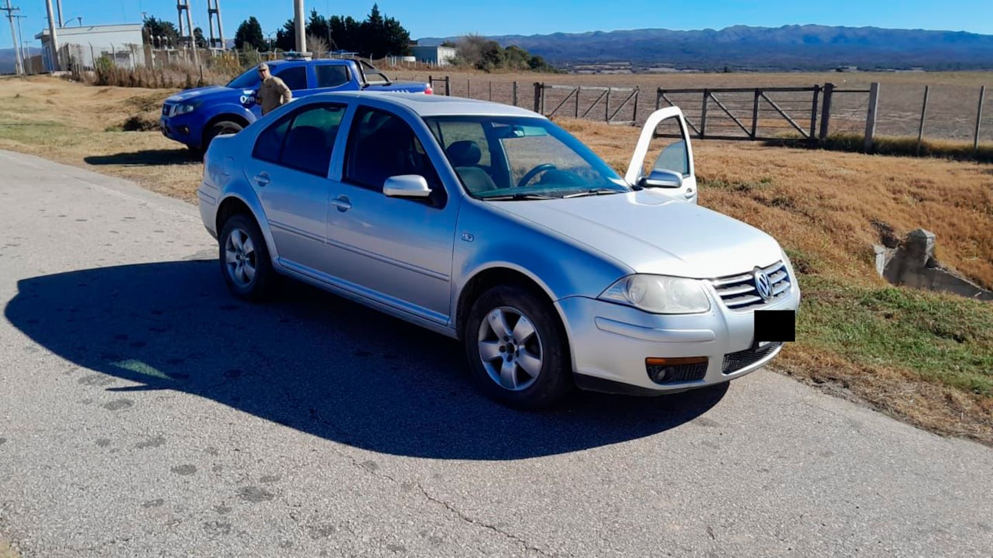 Tensión y tragedia en San Agustín: marcosjuarense robó un auto, le quitó el arma a una policía y se suicidó al ser acorralado