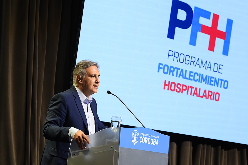 Llaryora anunció la descentralización de la gestión hospitalaria y un fondo de $7 mil millones