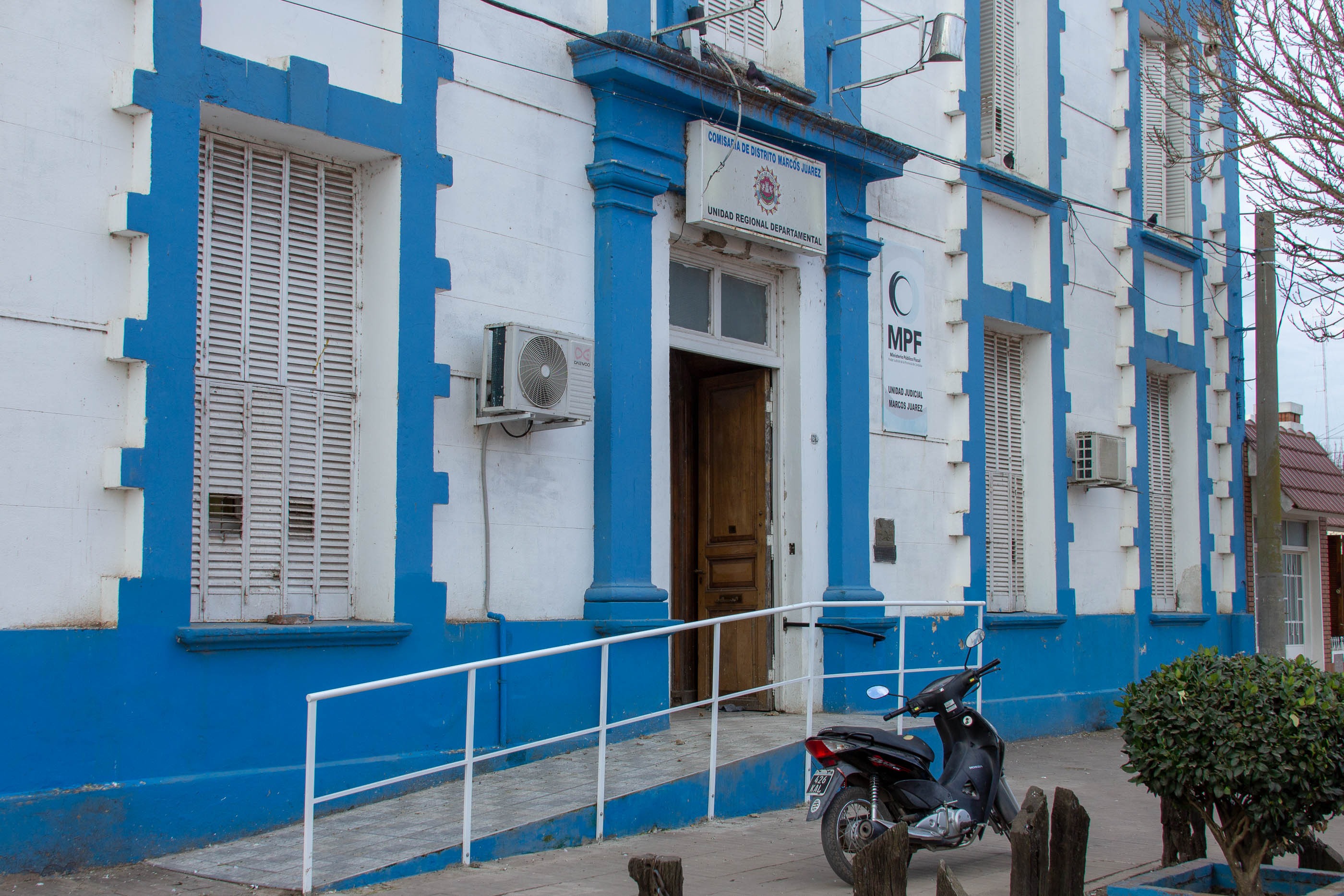 Detienen a un individuo en el interior del patio de una vivienda sin moradores