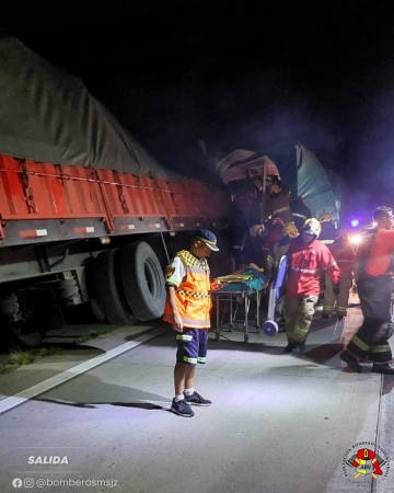 Dos conductores heridos tras chocar en autopista kilómetro 436