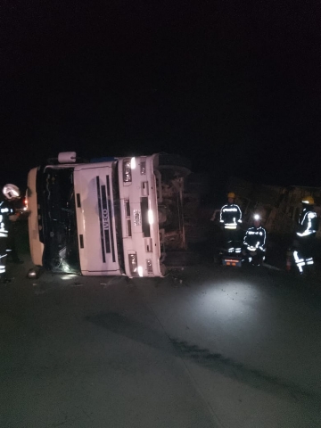 Vuelco de camión provocó corte de tránsito en autopista Córdoba-Rosario