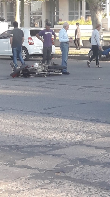 Marcos Juárez: dos accidentes en pocos minutos con motociclistas involucrados