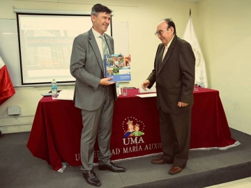 Universidad María Auxiliadora de Lima distinguió al Dr. Daniel Passerini