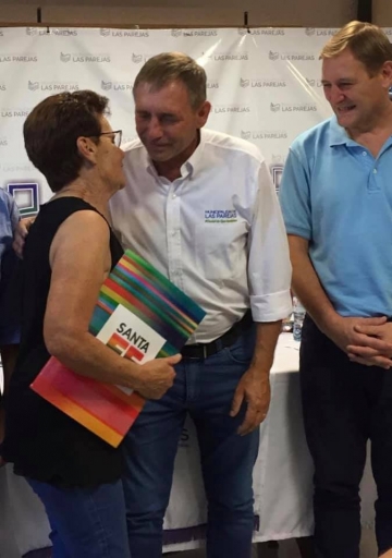 Las Parejas: entregaron escrituras del programa 