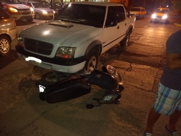 Leones: una mujer sufrió lesiones al chocar con una camioneta