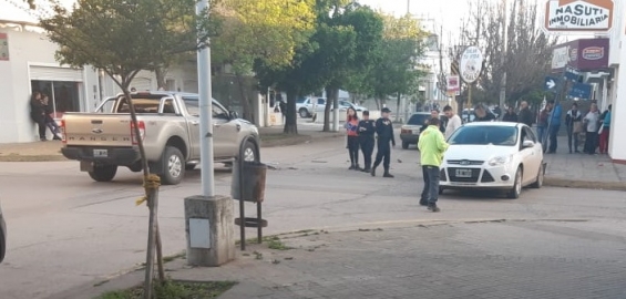 Marcos Juárez: fuerte accidente en la esquina de 1º y 25 de Mayo
