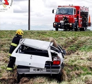 Vuelco en solitario sobre ruta 12