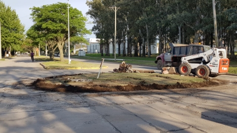 Marcos Juárez: retiran las rotondas de calle J  B Justo