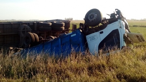 Muere el conductor de una camioneta que impactó frontalmente con un camión