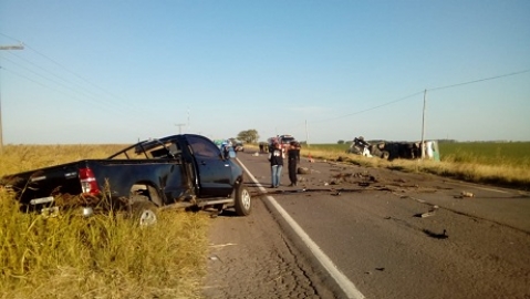 Muere el conductor de una camioneta que impactó frontalmente con un camión