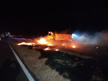 Murió en el interior de su auto incendiado