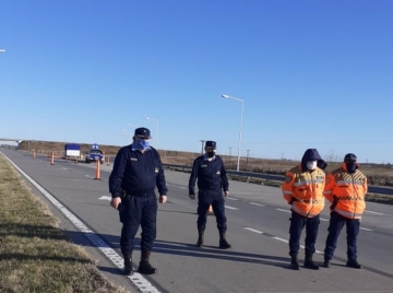 Funciona el control sanitario en la autopista en el ingreso a Marcos Júarez