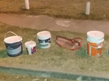 Fuga de tres hombres que robaron elementos de una obra en construcción