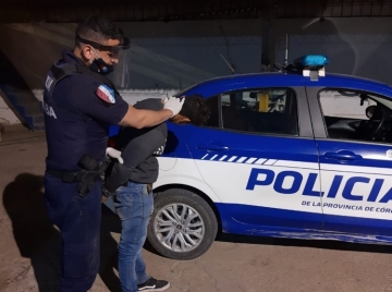 Tres detenidos por insultar a policías y pelear en la calle