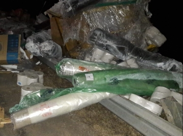 Un camión volcó en solitario y provocó un accidente múltiple