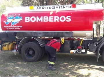 Doble salida de bomberos por incendios en cocina y predio de FASTA