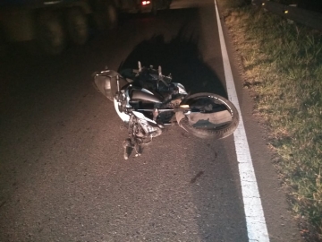 Motociclista se quedó dormido y chocó contra el guardarail