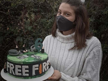 Tiene 19 años y en pandemia emprendió la venta de pastelería
