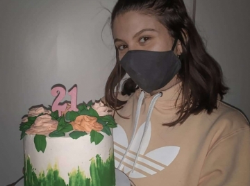 Tiene 19 años y en pandemia emprendió la venta de pastelería
