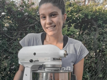 Tiene 19 años y en pandemia emprendió la venta de pastelería
