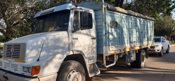 Ilegalmente transportaba 80 bidones de fertilizantes y agroquímicos

