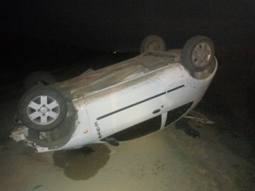 Conductora sufre traumatismos luego de volcar en ruta