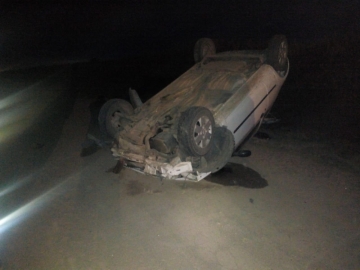 Conductora sufre traumatismos luego de volcar en ruta