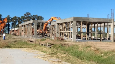 Provincia informa el estado de situación de la demolición de vigas y losas del edificio escuela Proa Marcos Juárez
