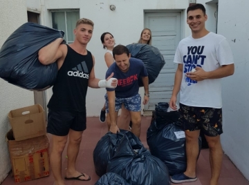 Jóvenes ayudaron en la colecta de Cáritas junto a la Fundación Esperanza San Marcos Sierras
