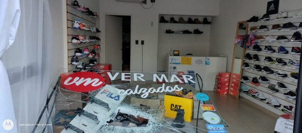 Un menor de 17 años y un mayor de 23 implicados en el robo del local Ver Mar