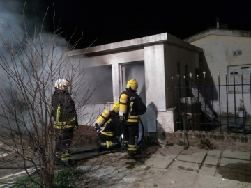 Incendio de un local comercial en calle Efrain Quinteros