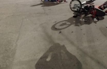 Conductor herido luego de chocar contra un menor en automóvil  
